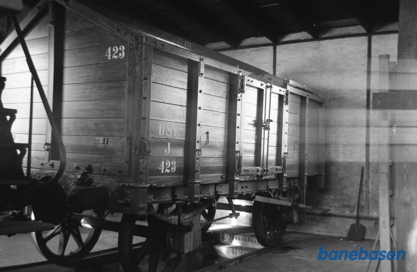 DSB J 423 i remisen på Østerport