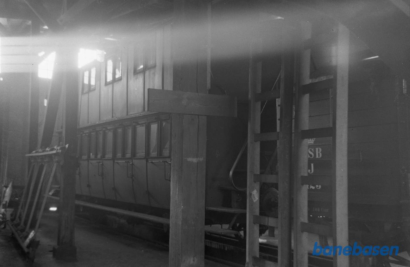 toetages personvogn i remisen