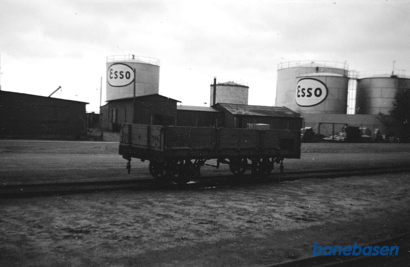 Rønne H med godsvogn 708