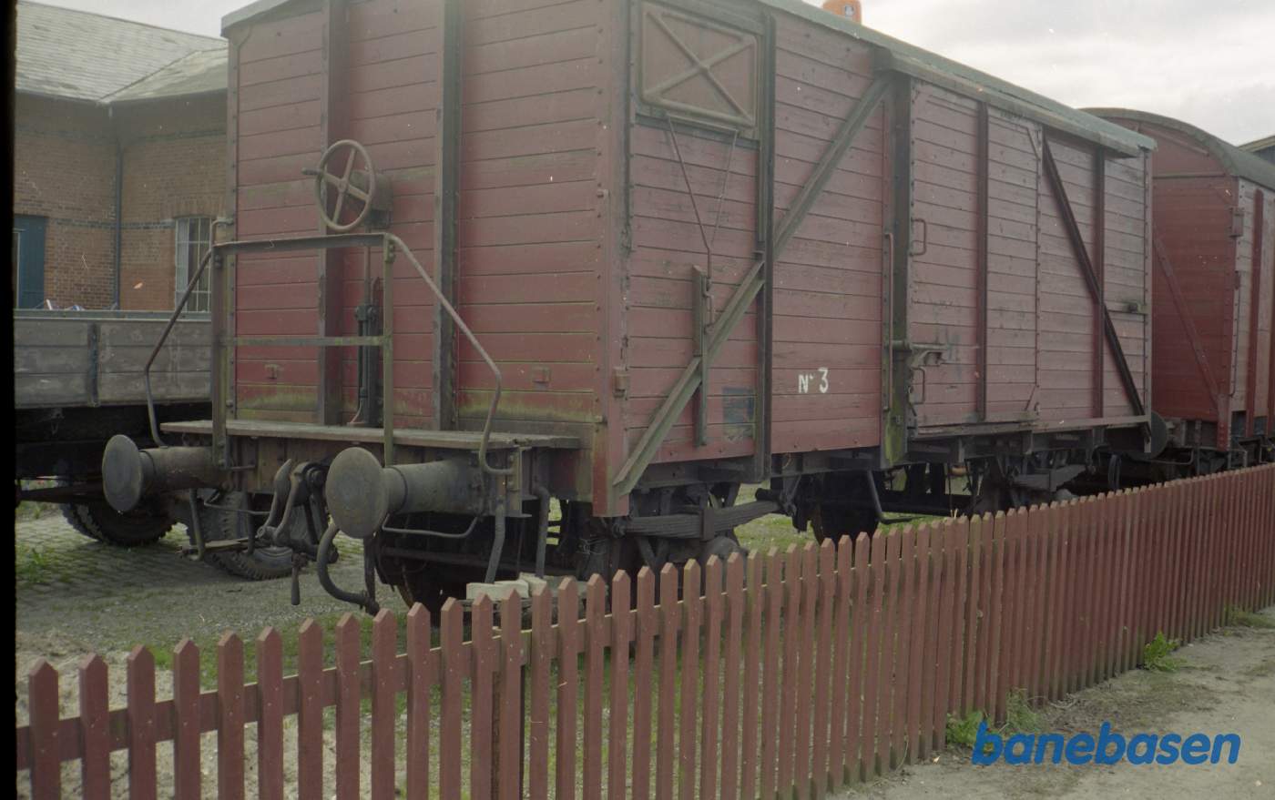 Godsvogn tidligere DSB HJ på Græsted station