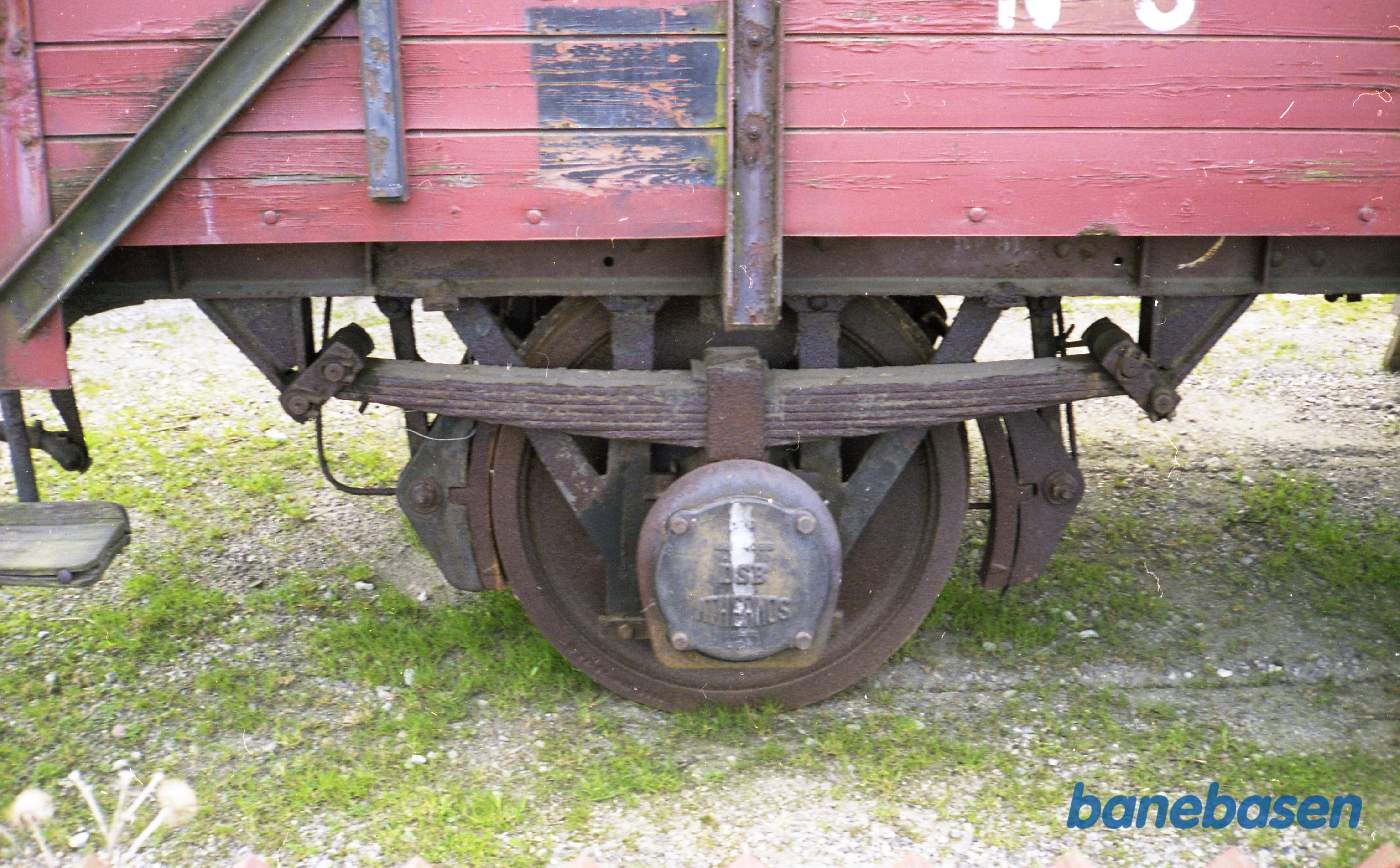 Godsvogn tidligere DSB HJ på Græsted station. Detalje. Akselkasser