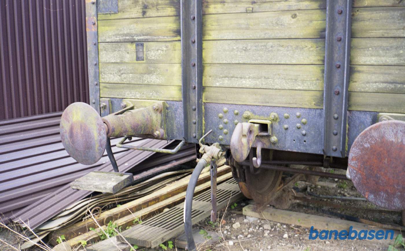 Godsvogn GDS Qc 122 på Græsted station. Gavlparti