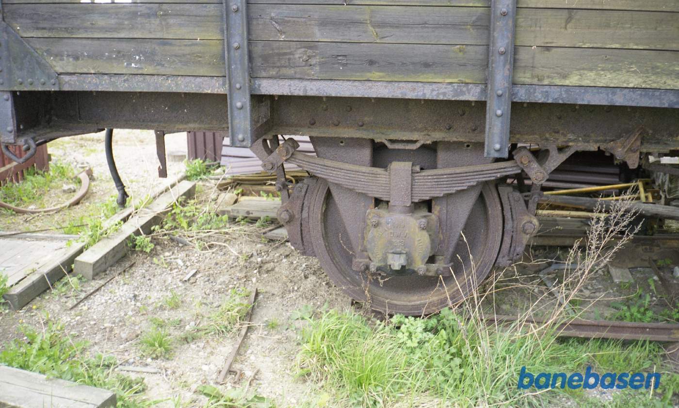 Godsvogn GDS Qc 122 på Græsted station. Akselkasse