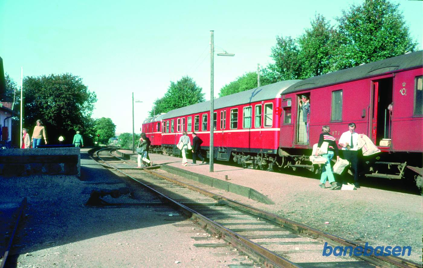 Tog mod Nykøbing Sj. udveksler rejsende og post