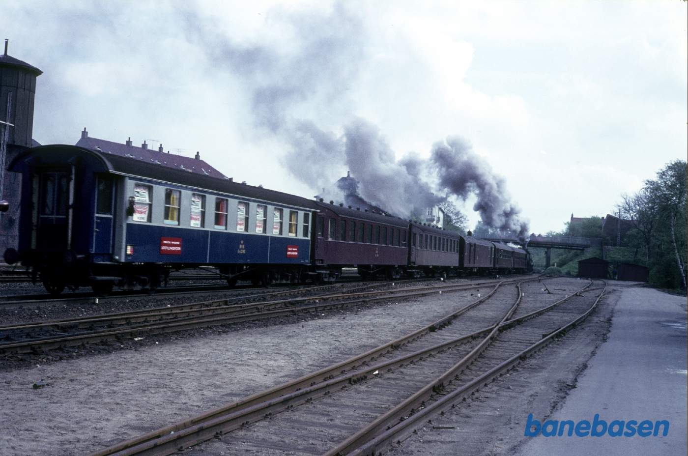 Udstillingsvogn bagerst i persontog mod København