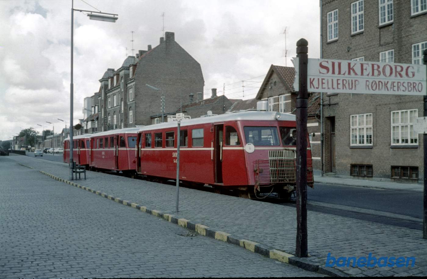 Skinnebustog i gaden