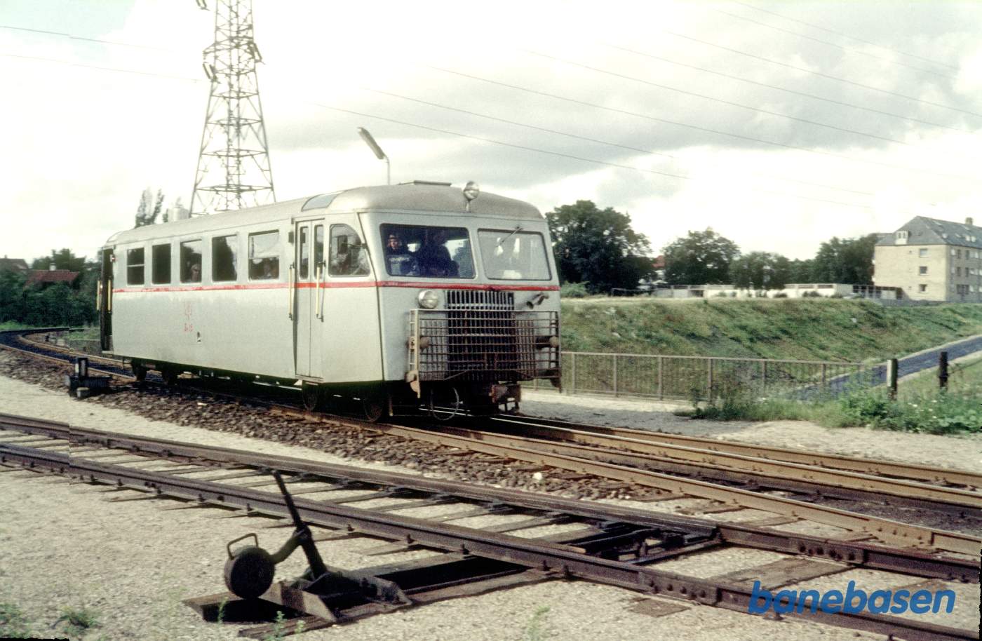 Skinnebussen ankommer fra Nærum