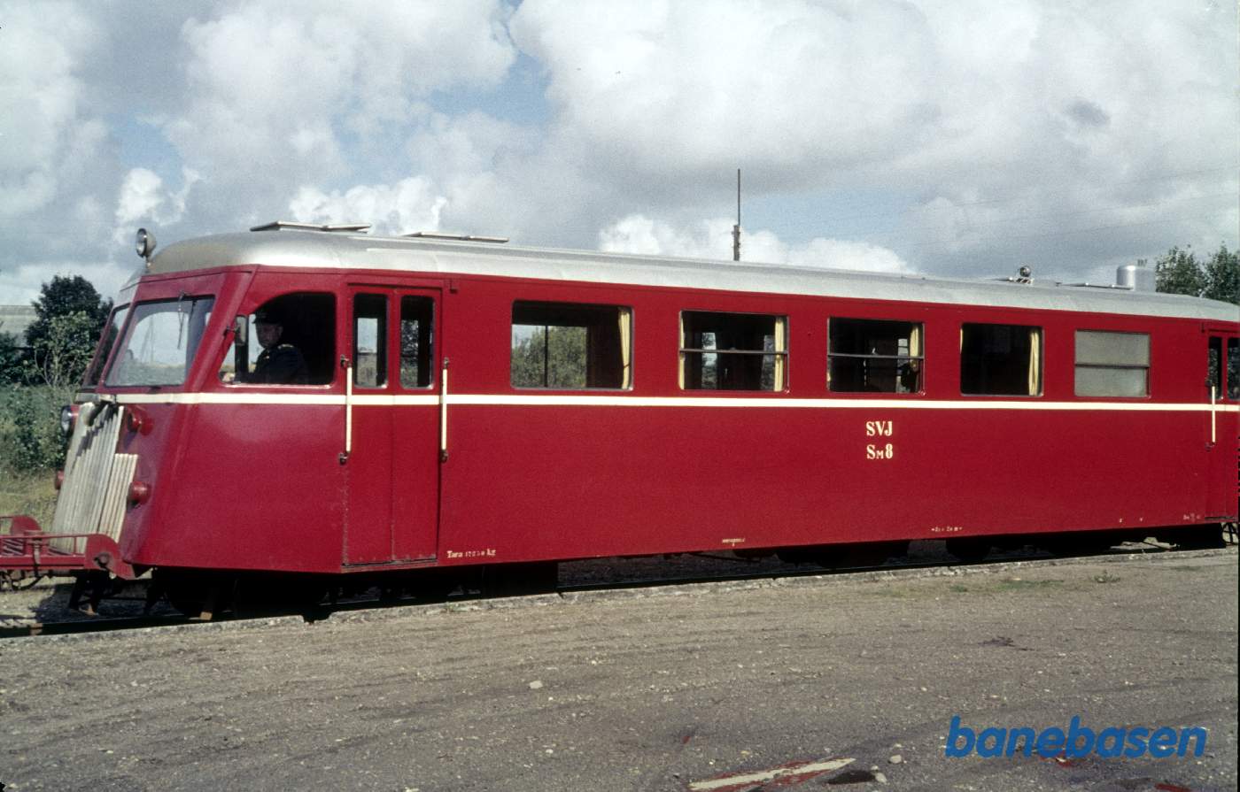 Skinnebusmotorvogn serie 1 med nedklappet bagagebærer