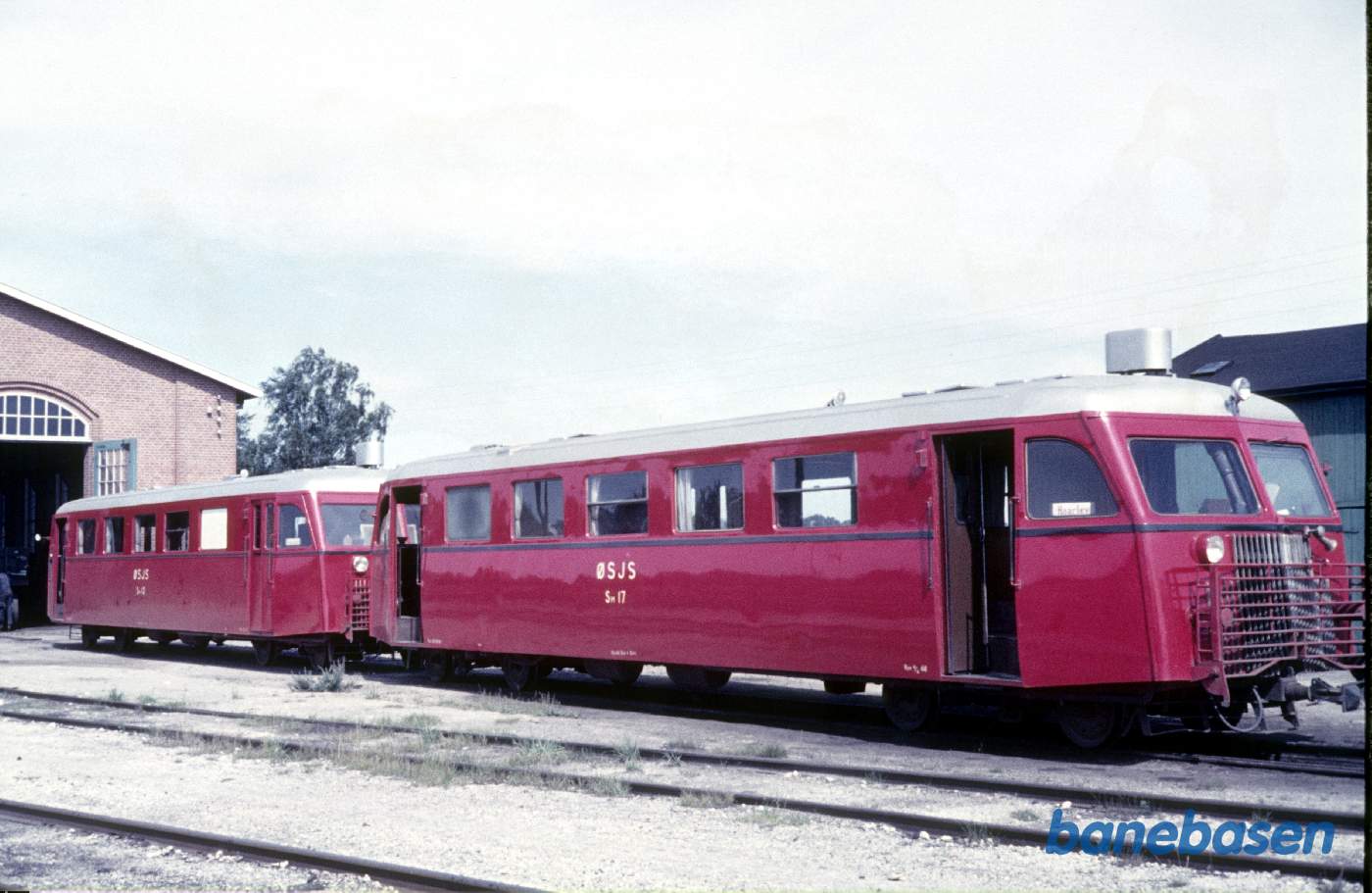 To skinnebusmotorvogne serie 2