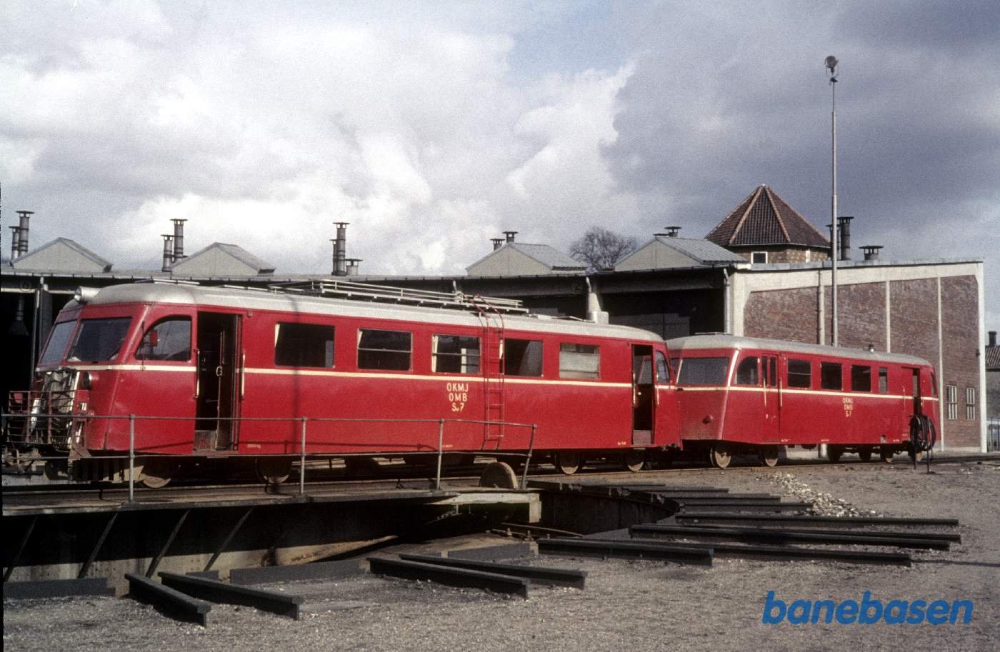 Skinnebussæt ved remisen Skinnebussæt ved remisen
