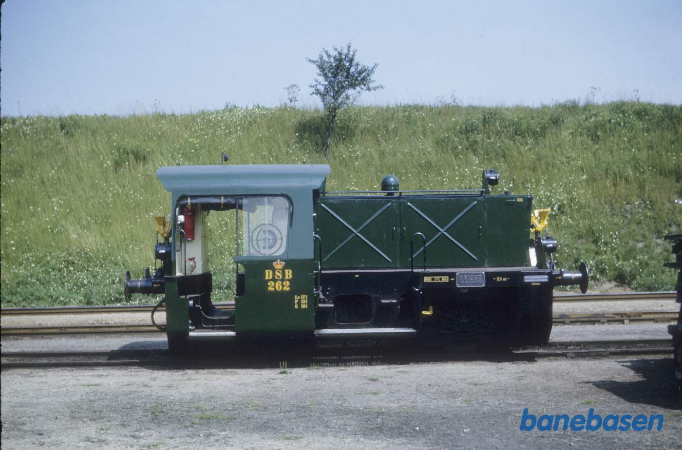 Nyleveret "Köf"-traktor