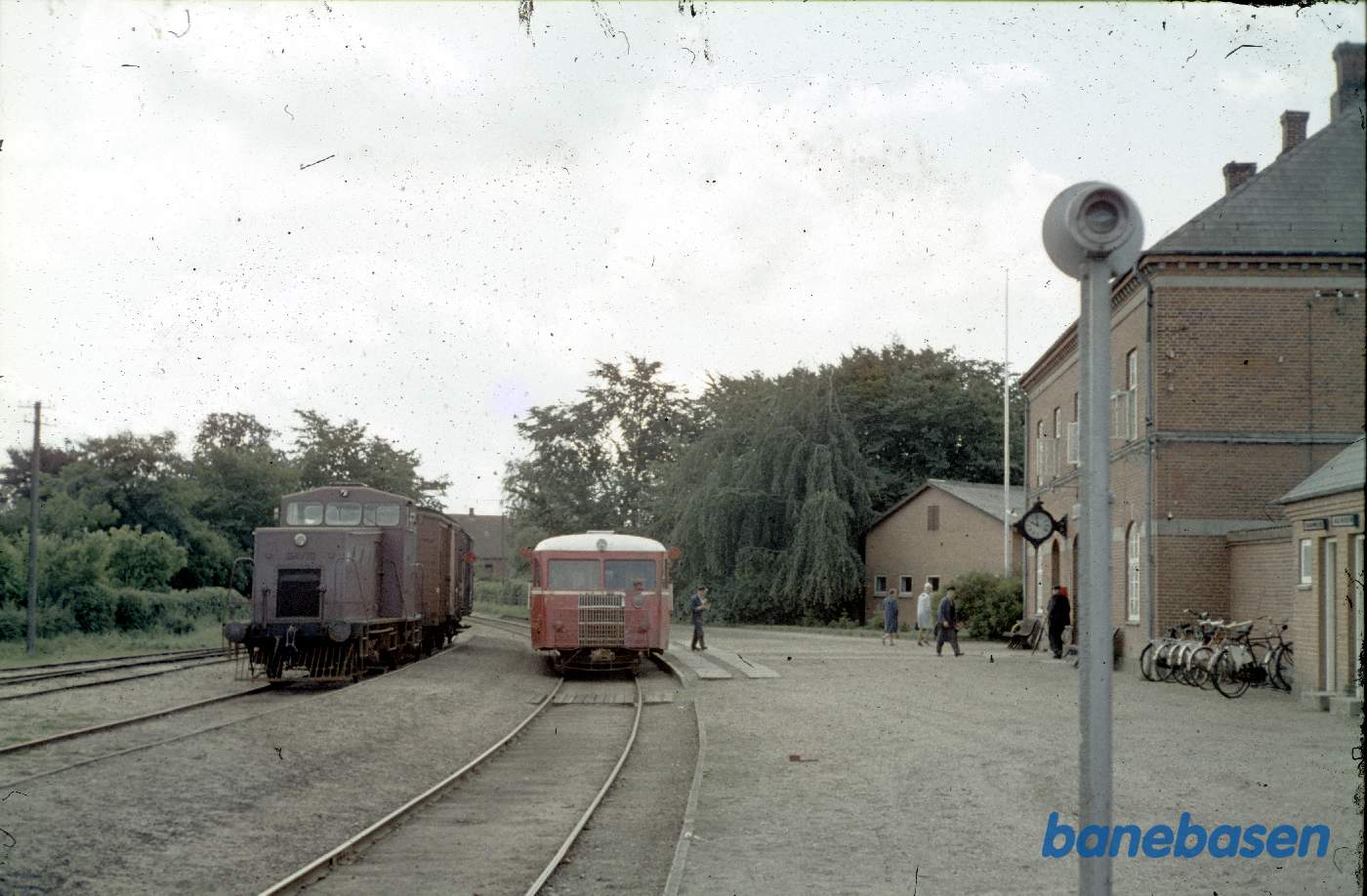 Krydsning ml. godstog og skinnebustog Krydsning ml. godstog og skinnebustog