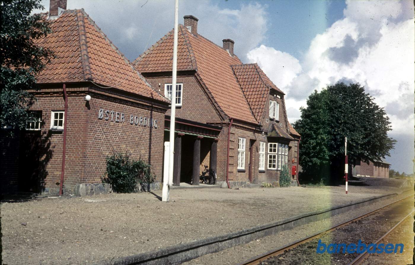 Stationen set fra sporsiden