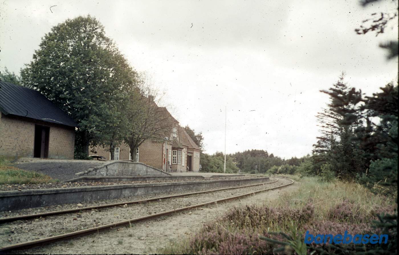 Stationen set fra sporsiden