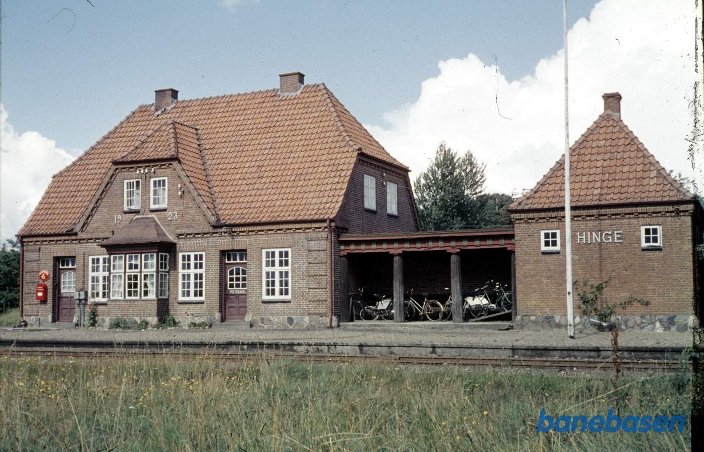 Stationen set fra sporsiden