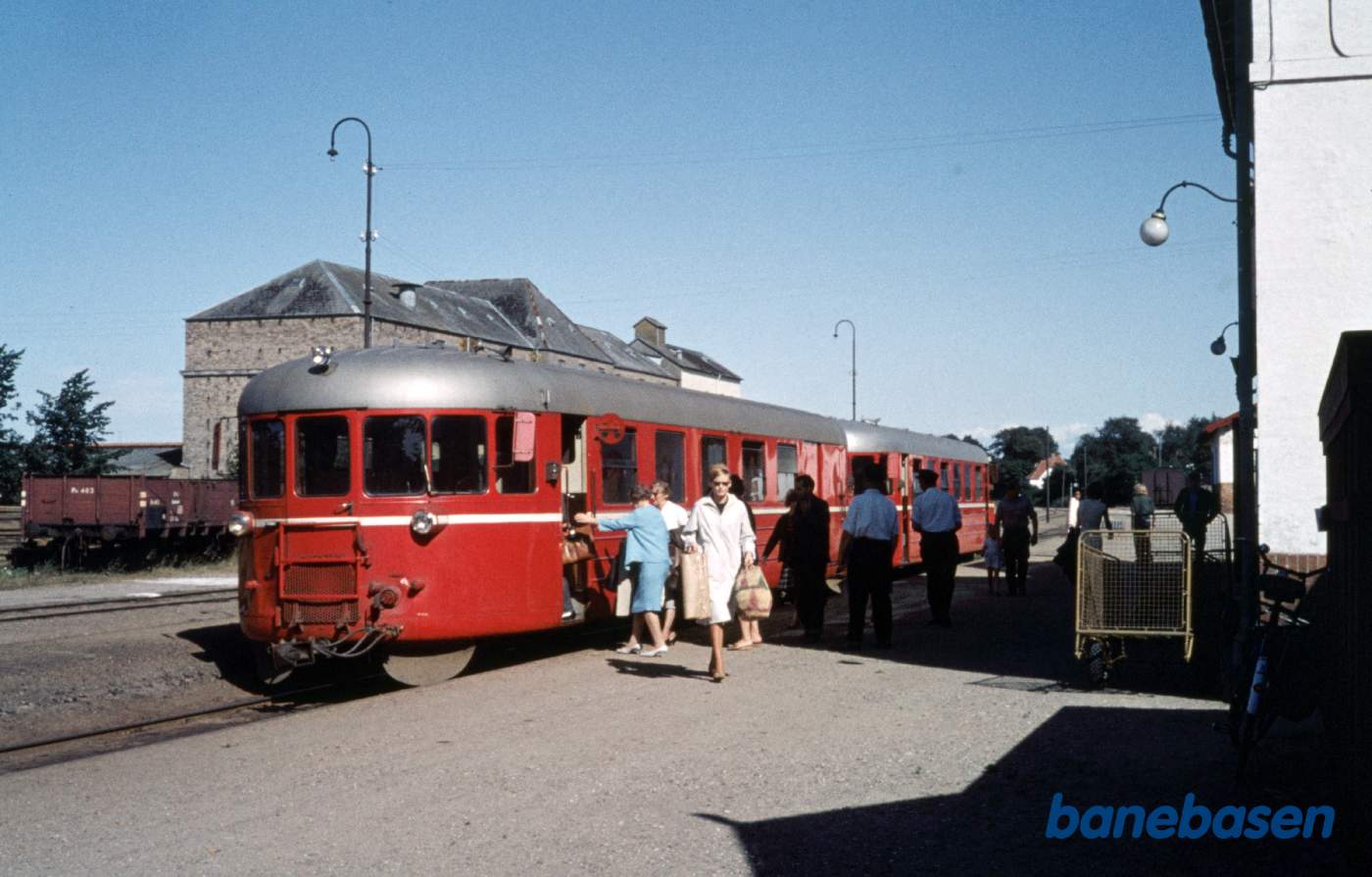 Skinnebustog mod Holbæk udveksler rejsende