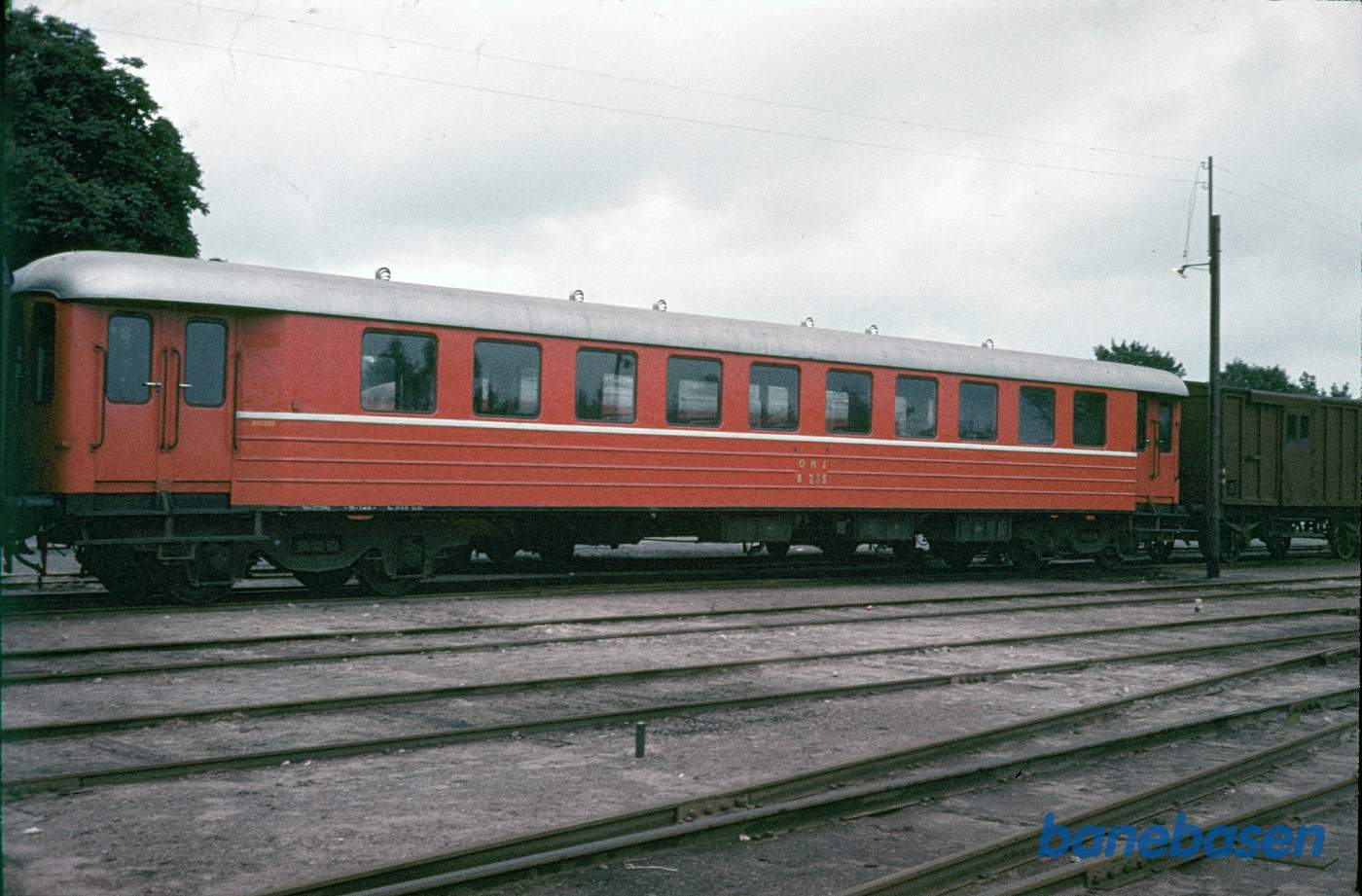 Personvogn ommalet i OHJ-farver