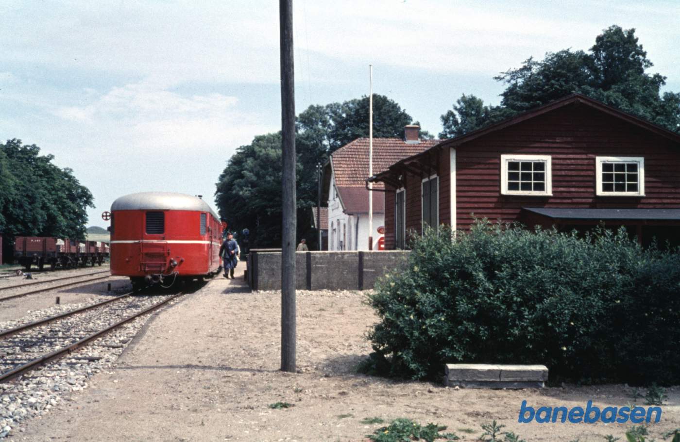 Skinnebustog på stationen