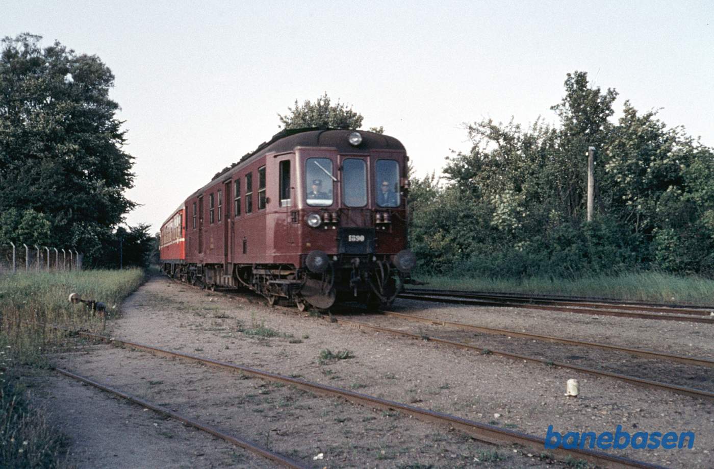 DSB MO-motorvogn med gennemgående tog på OHJ