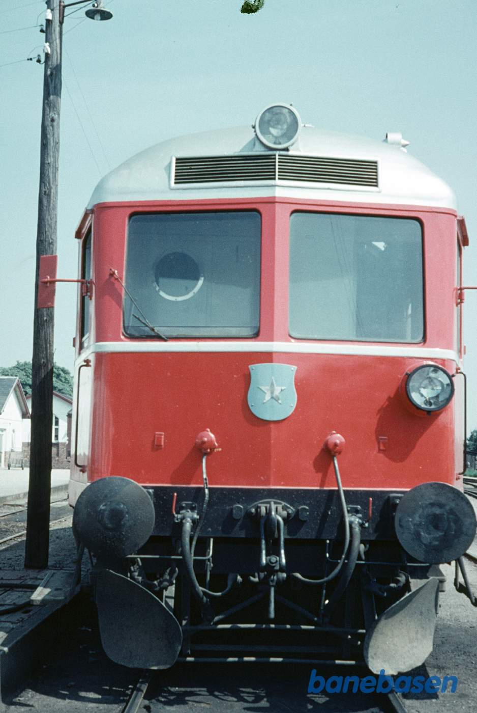 Diesellokomotiv med herredsvåbenet på fronten