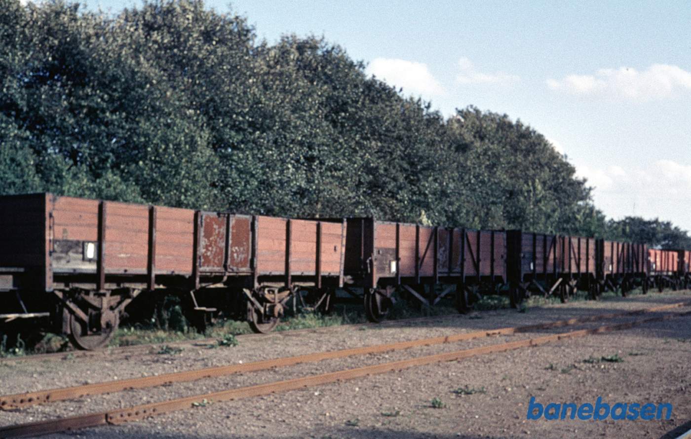 Henstillede åbne godsvogne