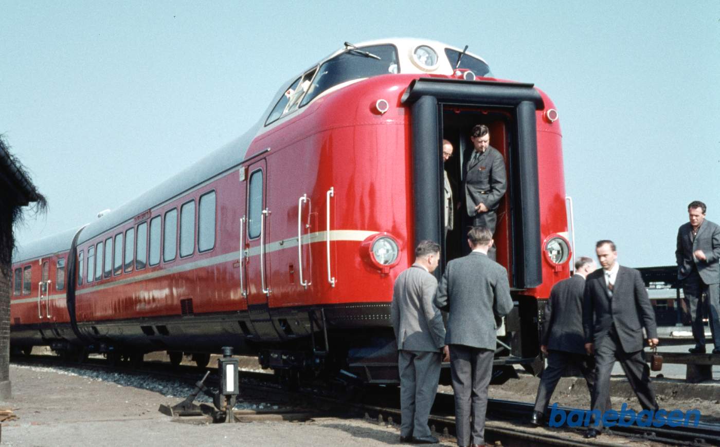 MA-lyntog ankommer fra fabrikken i Vesttyskland