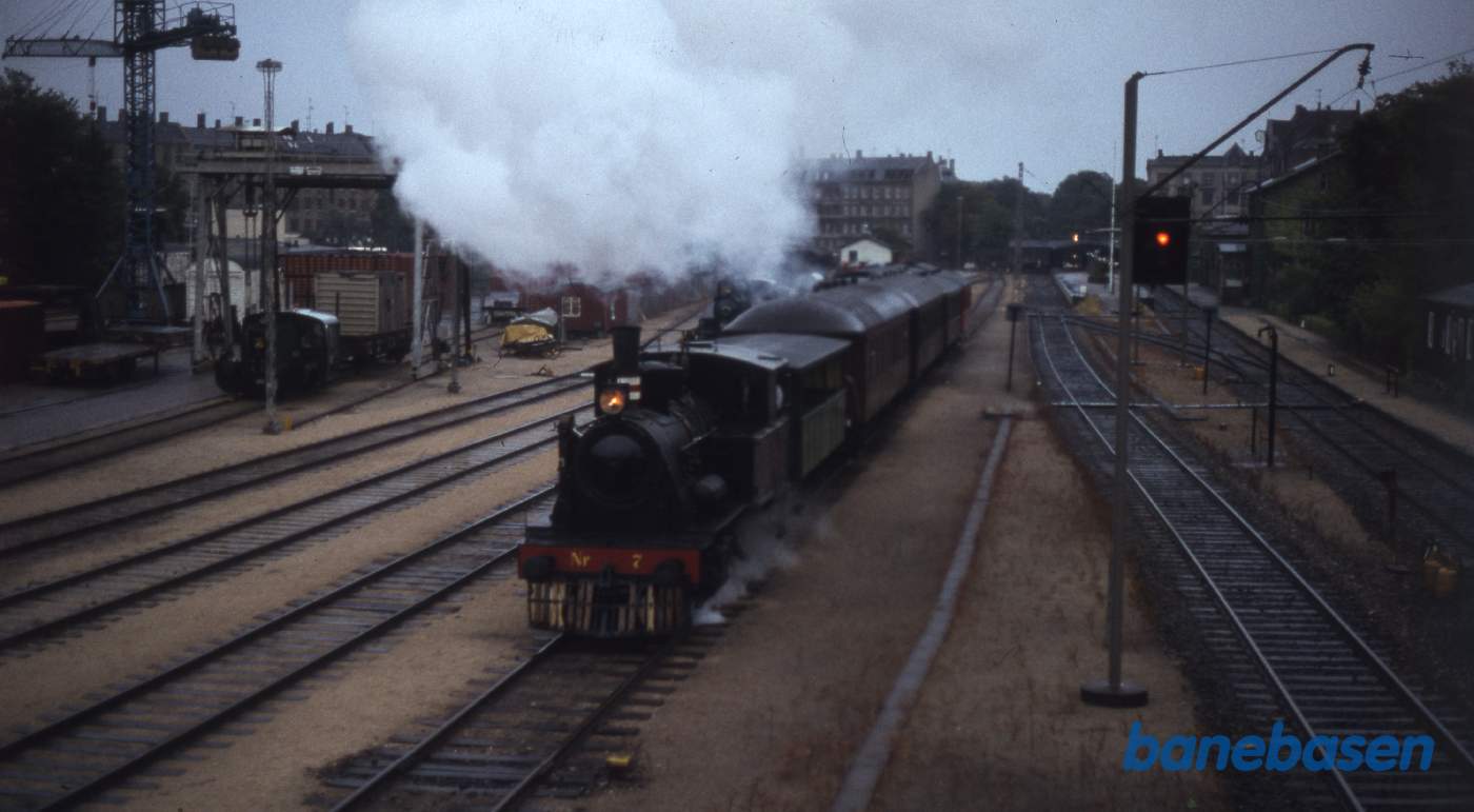 Veterantog i spor 3 på Frederiksberg station, taget oppe fra kommandopostens trappe