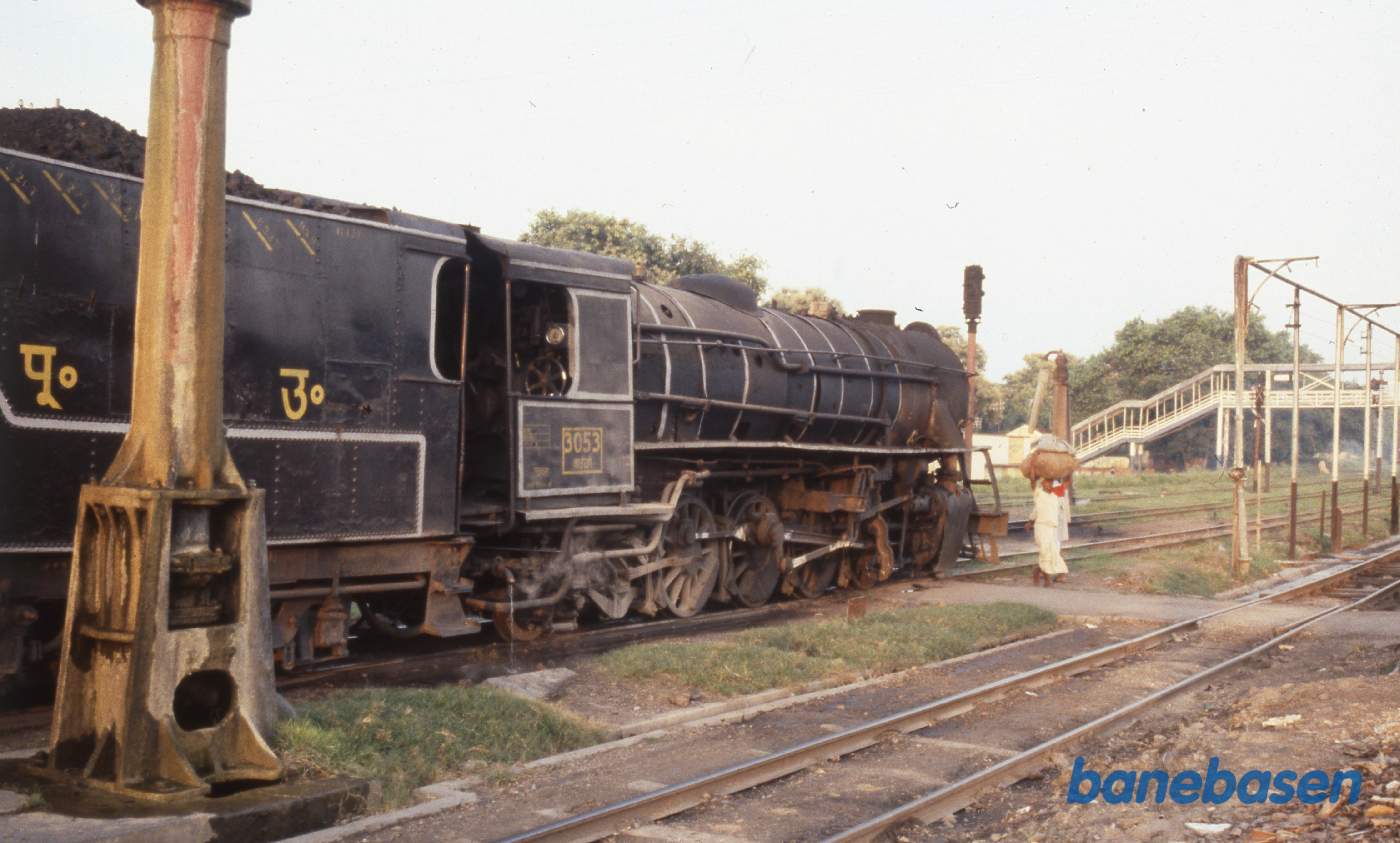 Damplokomotiv på stationen