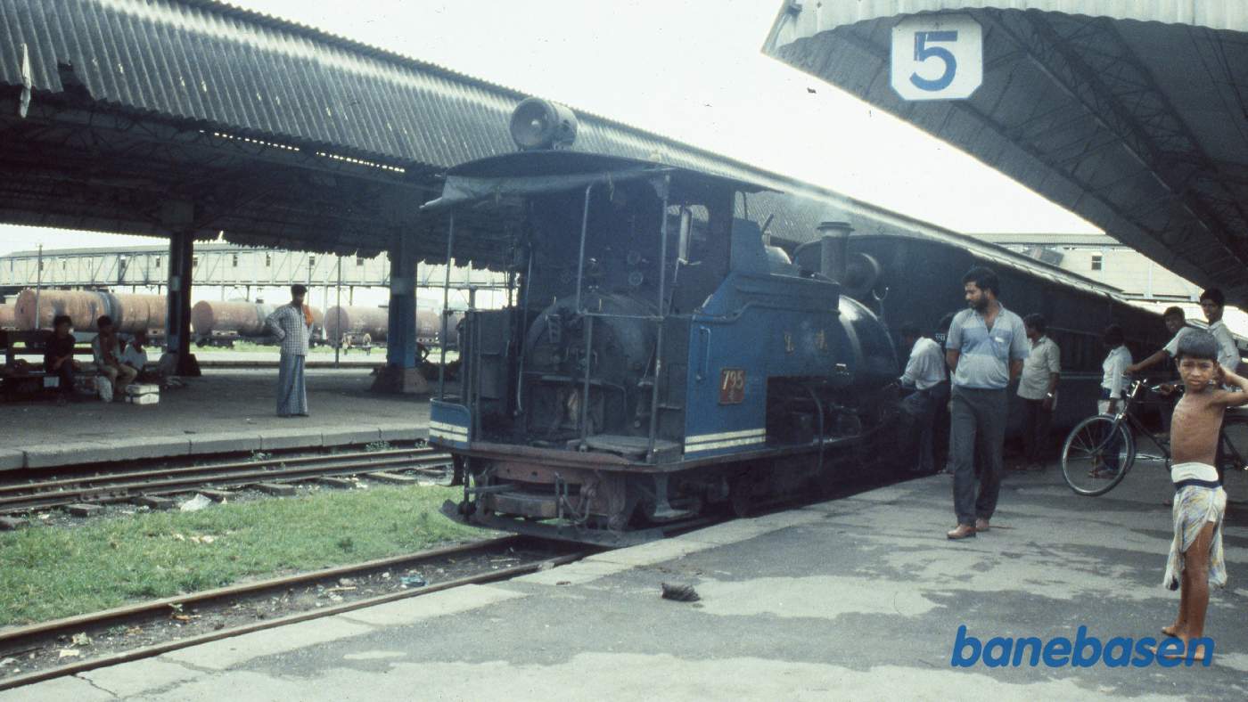 Persontog til Darjeeling. Banen er 83,9 km lang og åbnet i 1881