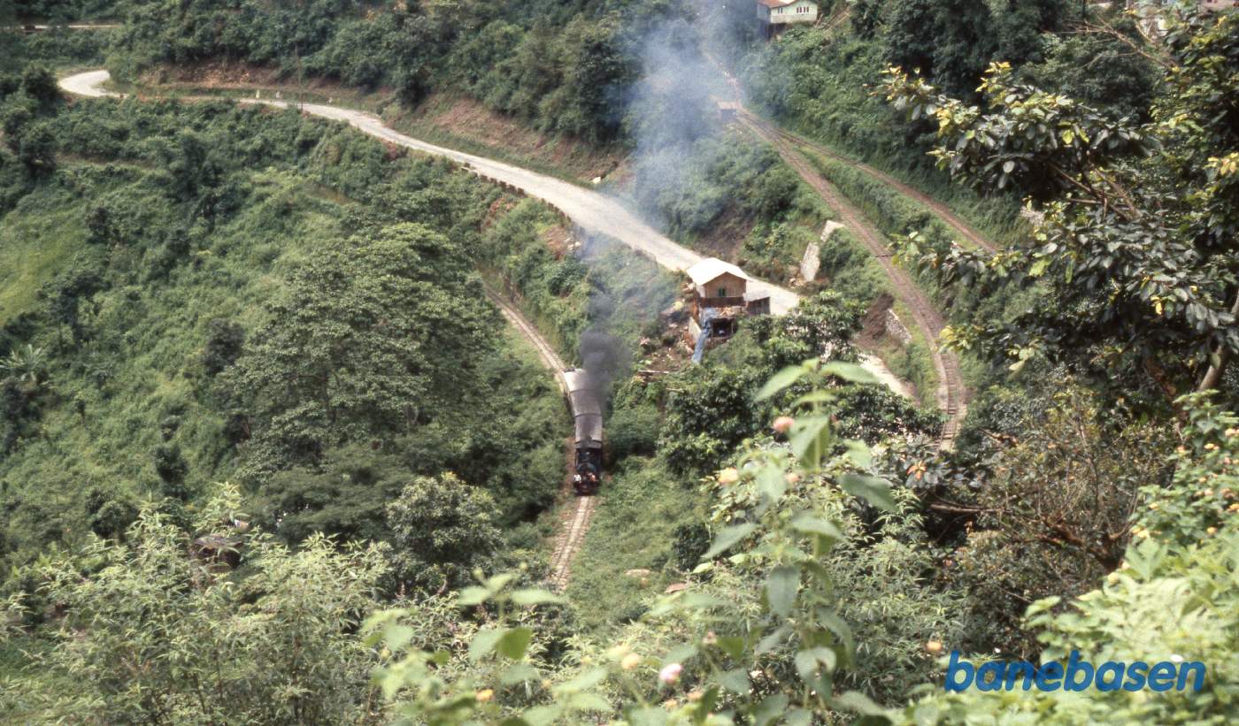 Her ses tydeligt de berømte "Rebroussement" og toget efter vores