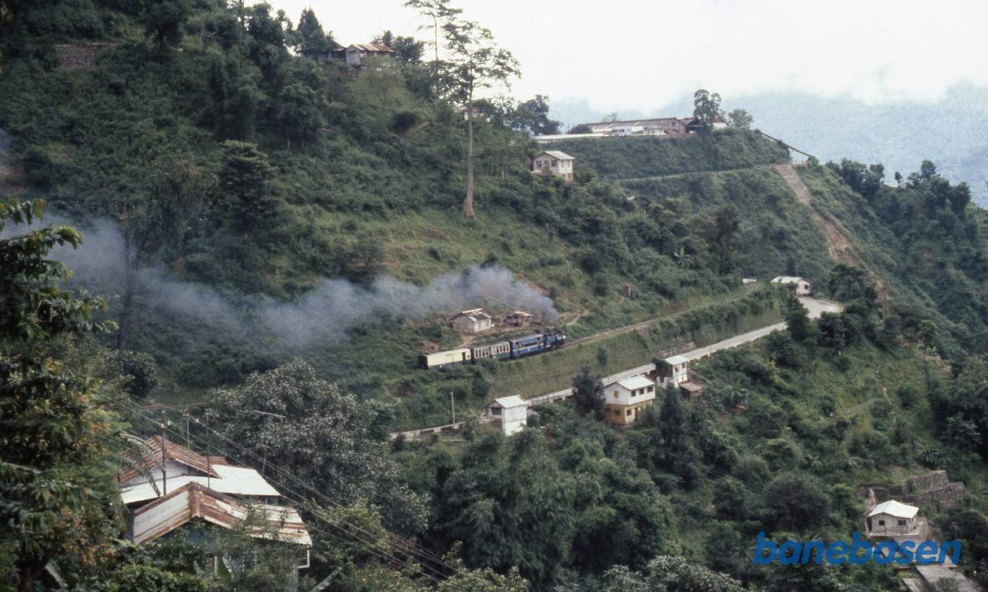 Her ses tydeligt de berømte "Rebroussement" og toget efter vores