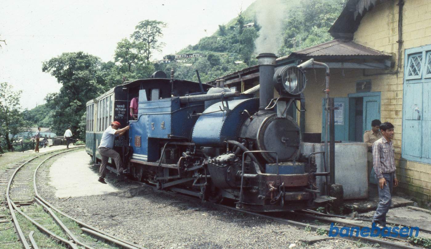 Damptoget er ankommet til stationen