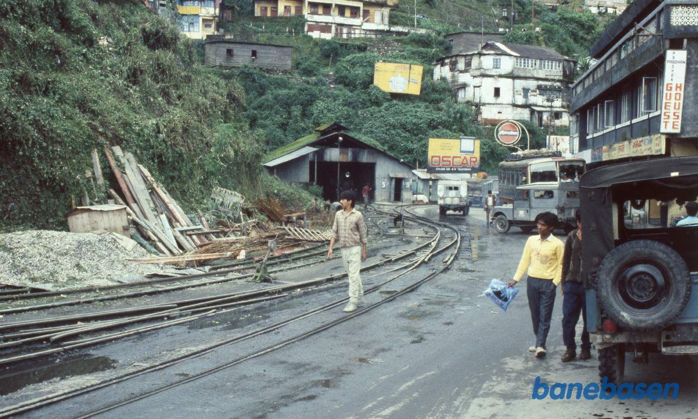 Remisen og hovedsporet gennem byen