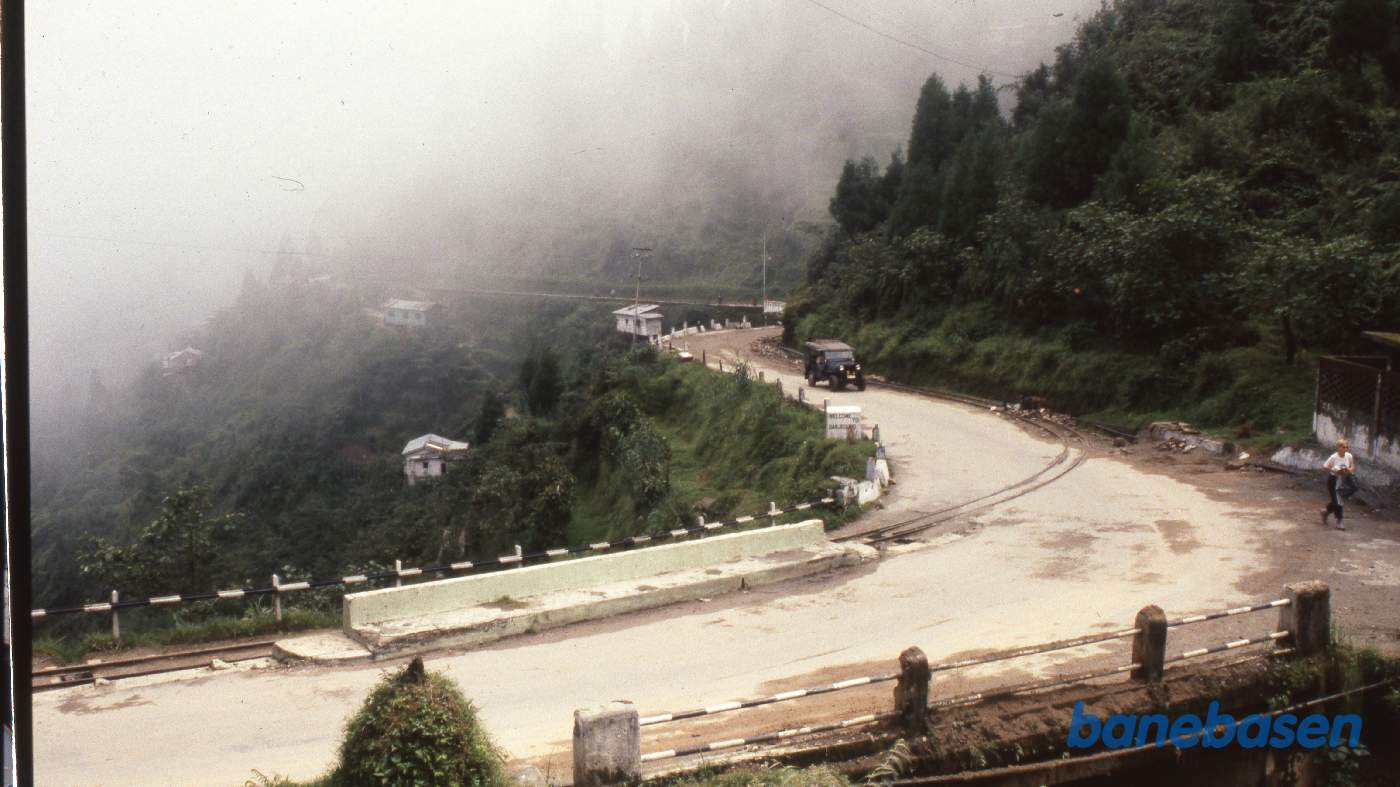 Sporet fra Batasia Loopet i retning mod Darjeeling