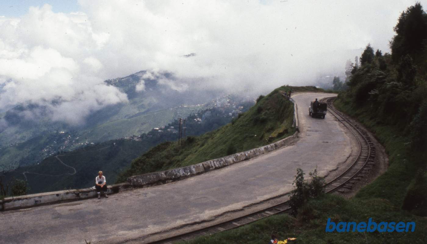 Sporet fra Batasia Loopet i retning mod Darjeeling