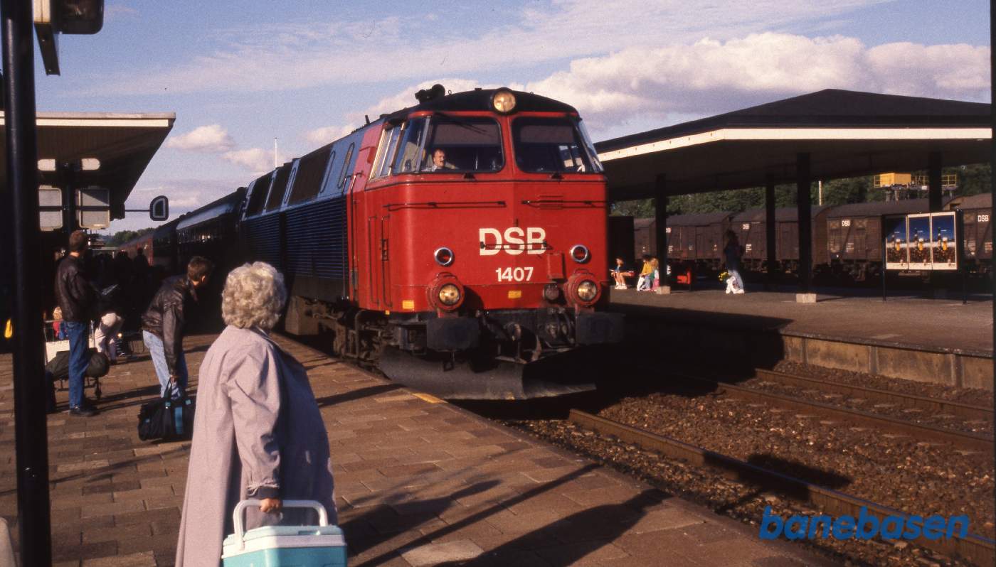 IC 180 med afgang kl. 17.35 mod København (ank. Kh 23.16) IC 180 med afgang kl. 17.35 mod København (ank. Kh 23.16)