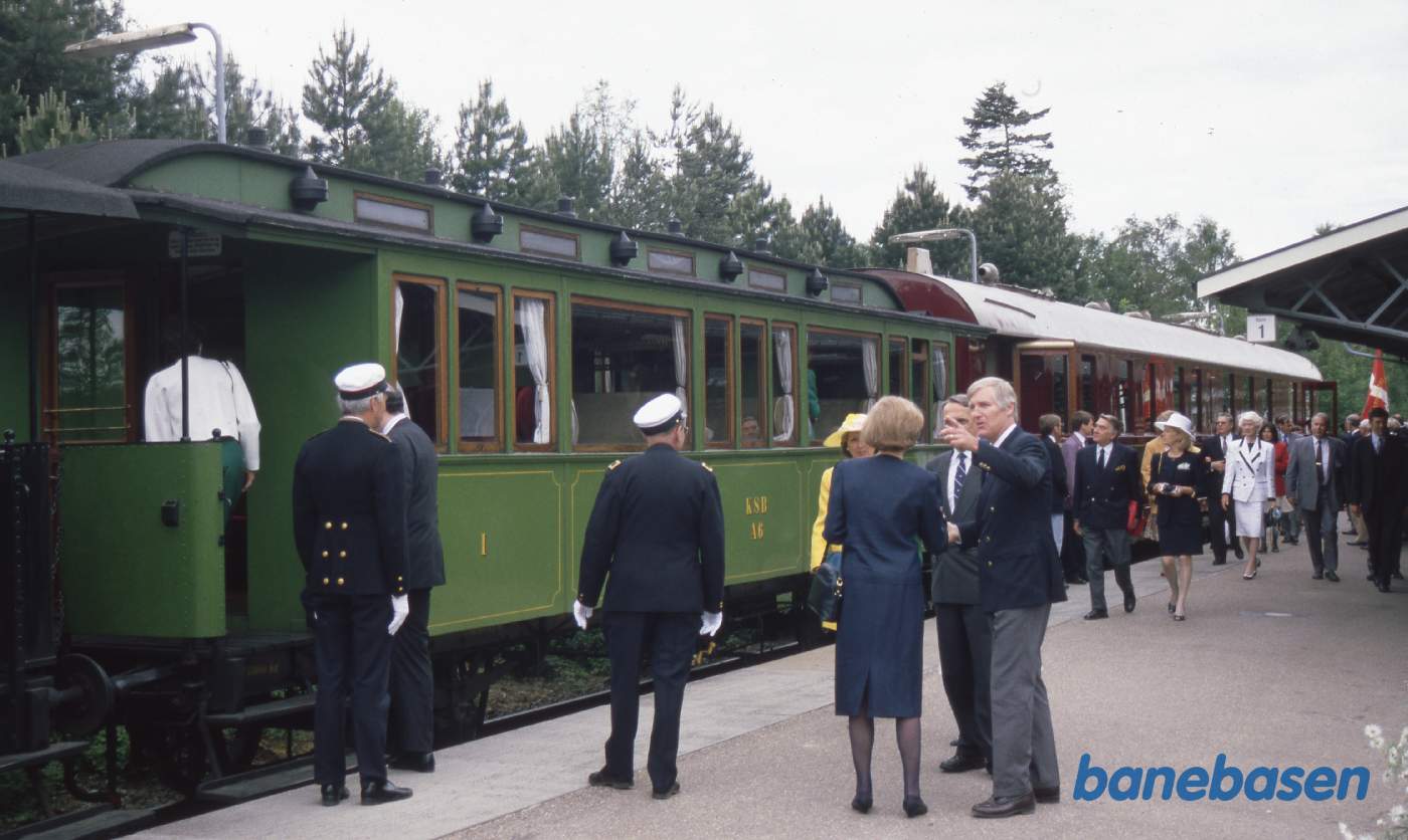 Flere gæster på perronen Flere gæster på perronen