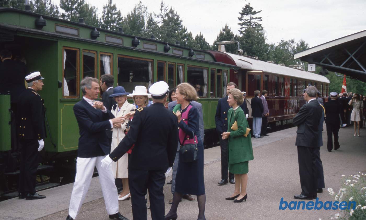 Flere gæster på perronen