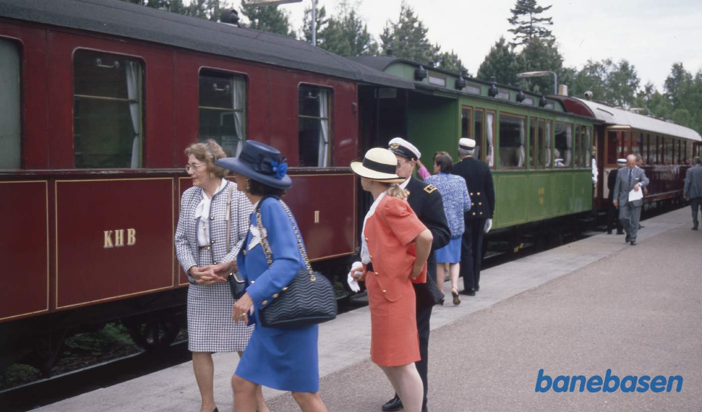 Flere gæster på perronen