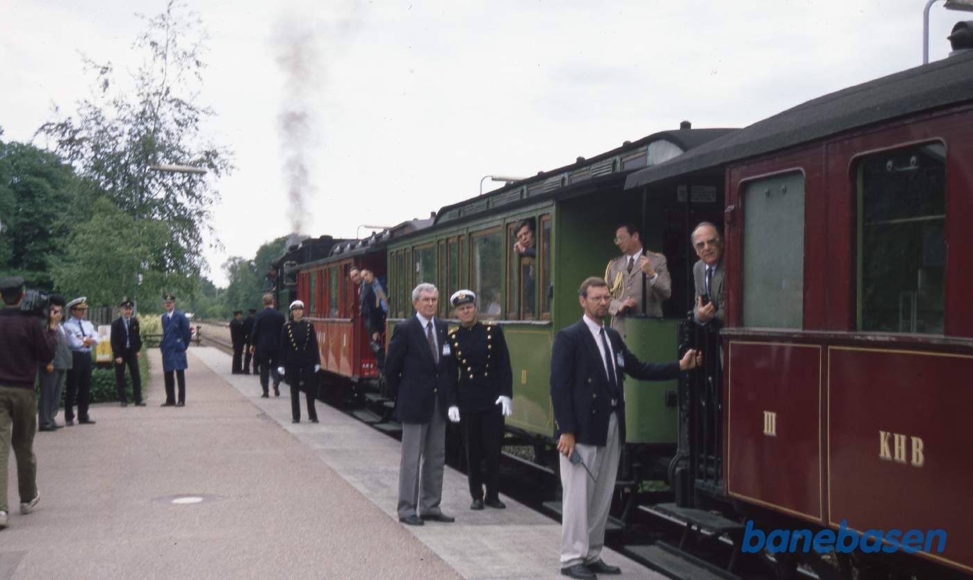 Personalet afventer at kongefamilien også er kommet ombord og toget kan køre til Helsingør