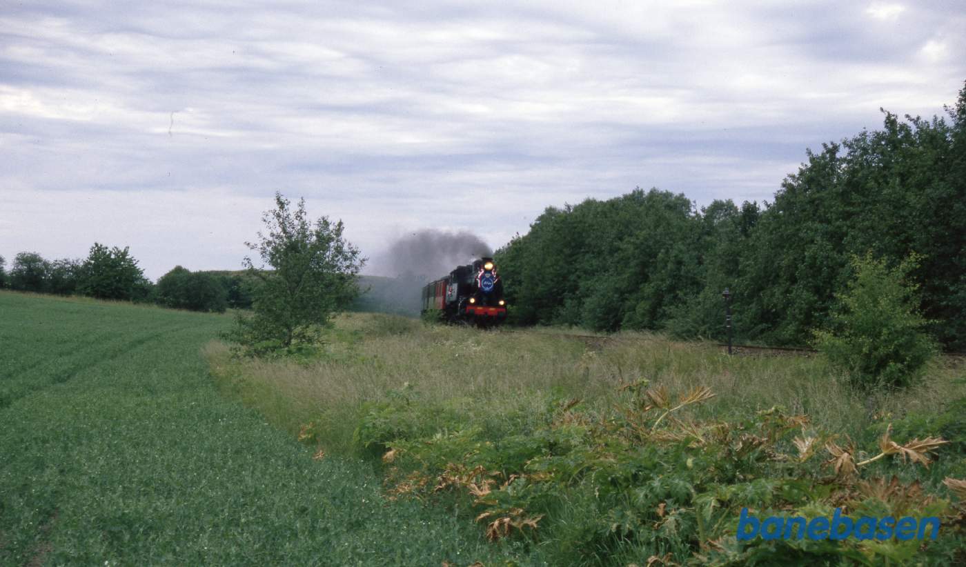 Toget i kurven lige før Kvistgård Toget i kurven lige før Kvistgård