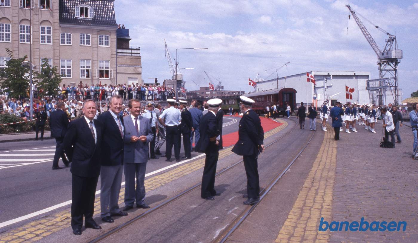 Så er skibet sejlet og der skal ryddes op. Helsingør pigegarden og jernbaneklubben pakker sammen