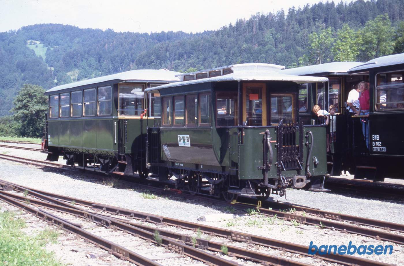 2 personvogne i sidesporet