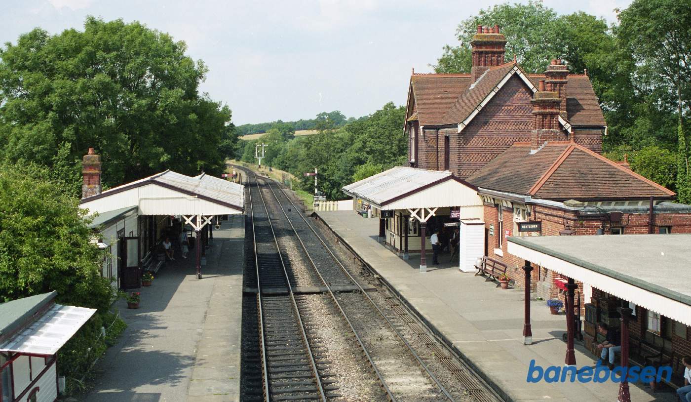 Et vue ned over stationsområdet, set oppe fra gangbroen