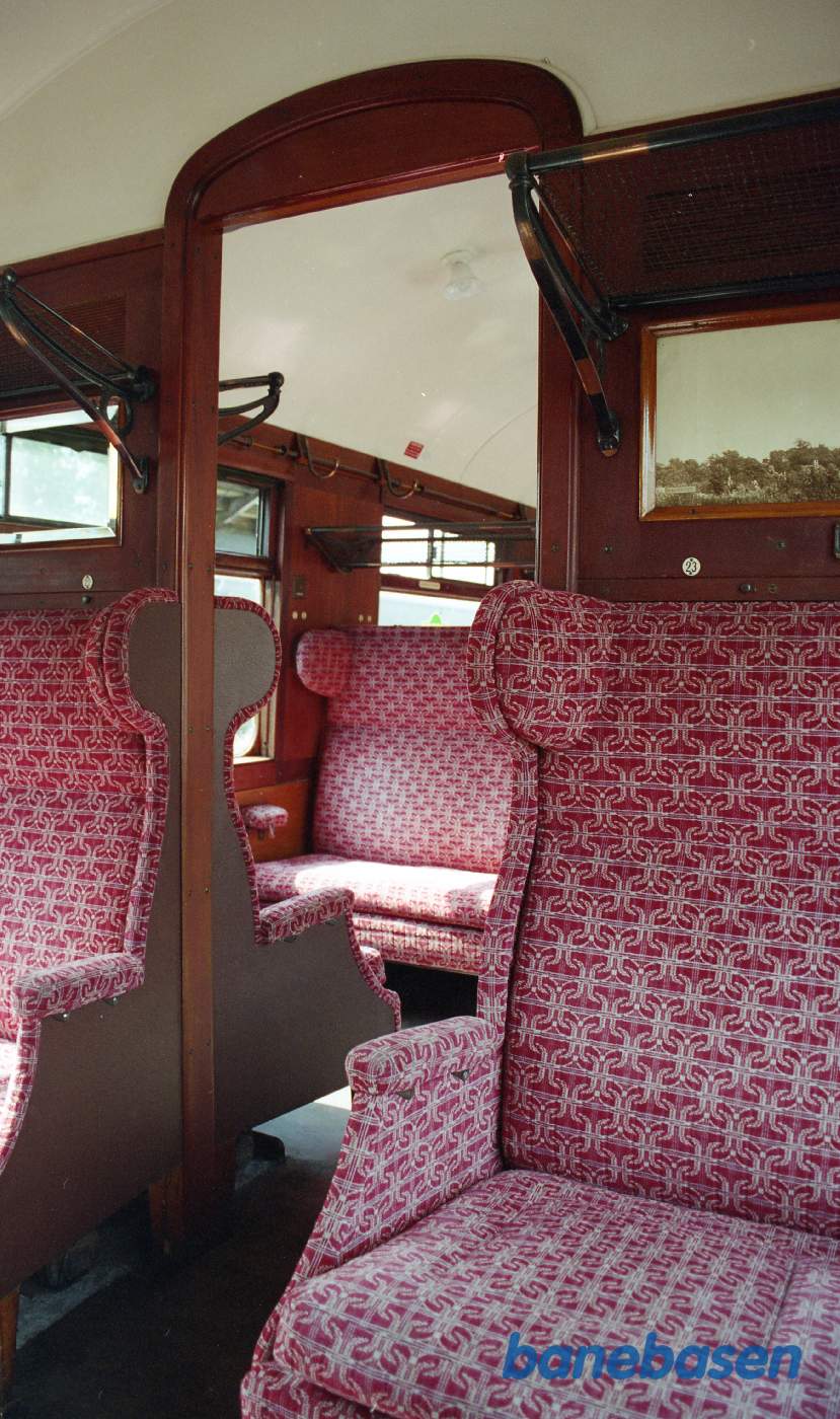 Et kig ind i en af de flotte personvogne