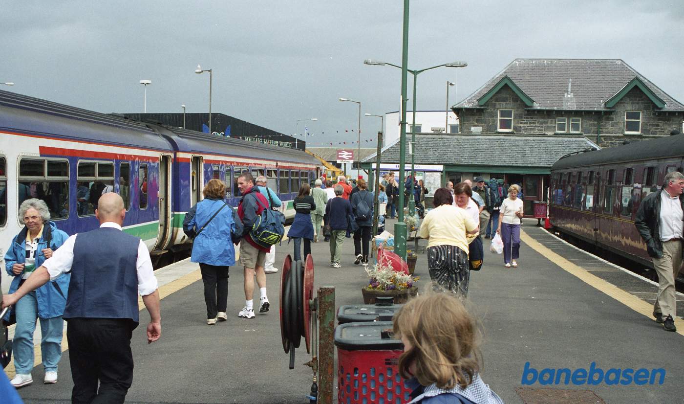 Motortoget er netop ankommet til Mallaig fra Fort William