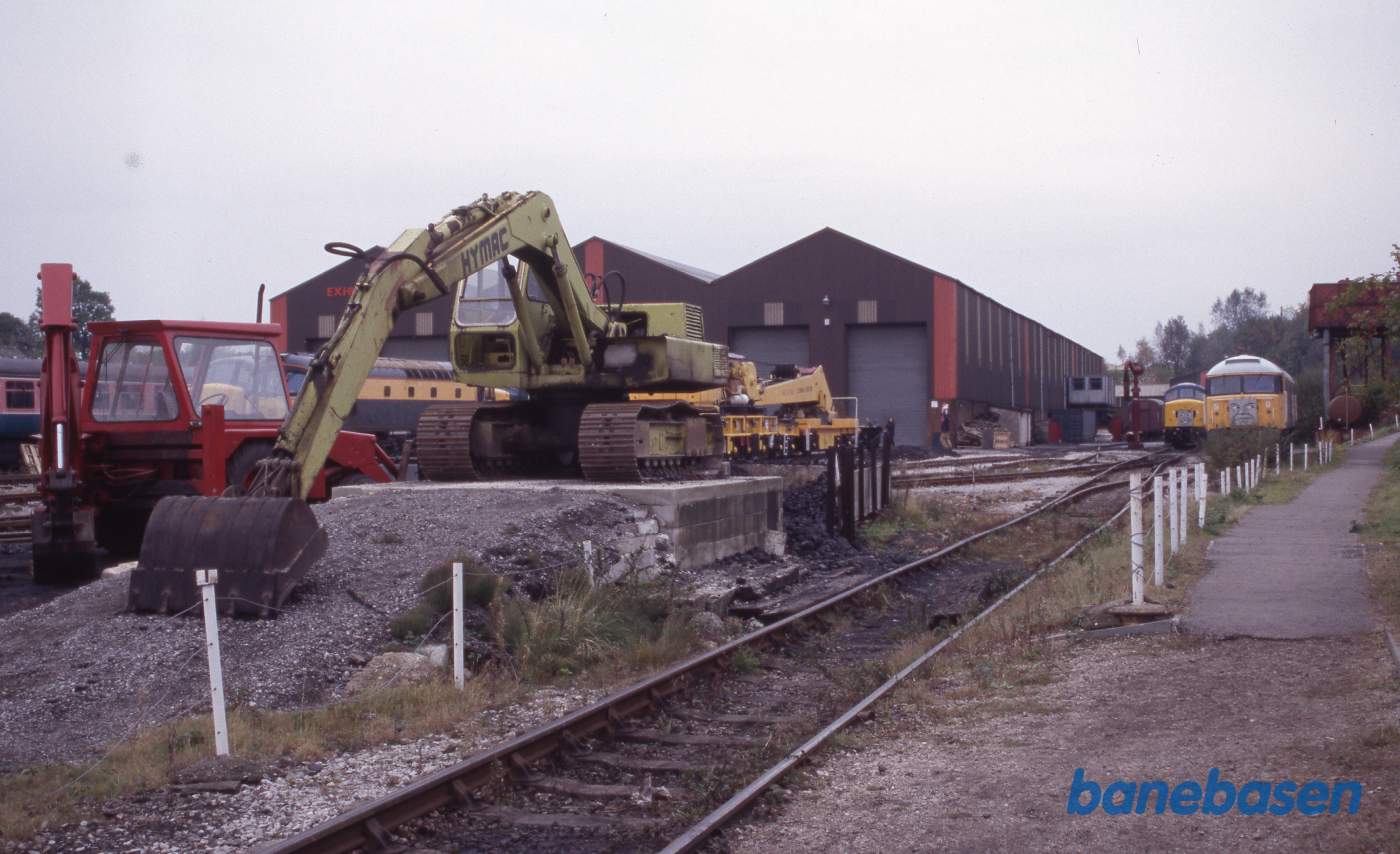 Et vue ud over området foran remiserne