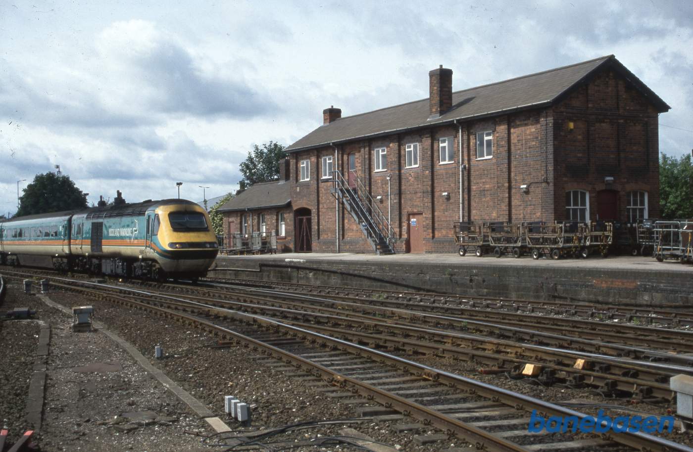 Et ekspres tog (HST) på vej ind på stationen