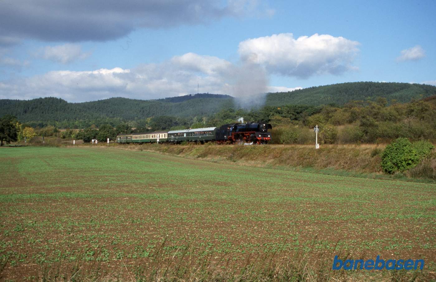 Et persontog på strækningen mellem Saalfeld og Neustadt (Orla)