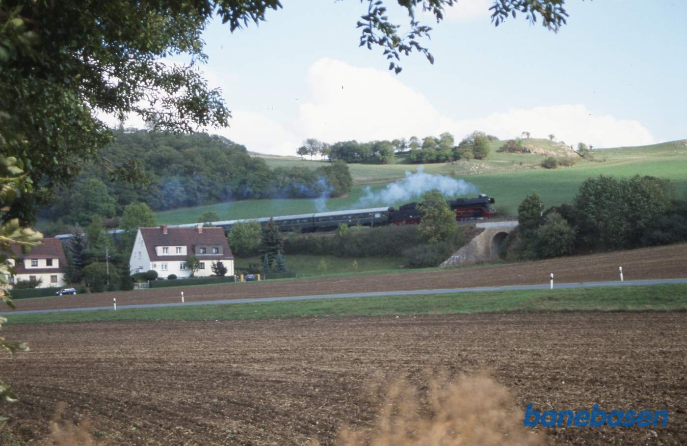 Et persontog på strækningen mellem Saalfeld og Neustadt (Orla)